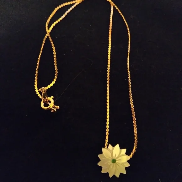 Set of 5 dainty goldtone necklaces - Picture 4 of 6